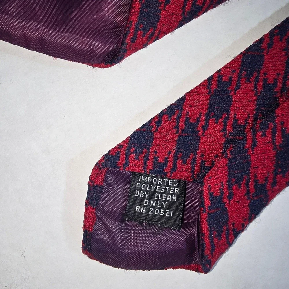 VINTAGE Red and‎ Navy TOWNCRAFT JCPenney Polyester Tie